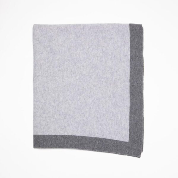 TWO-TONE BLANKET WITH DOUBLE EDGE