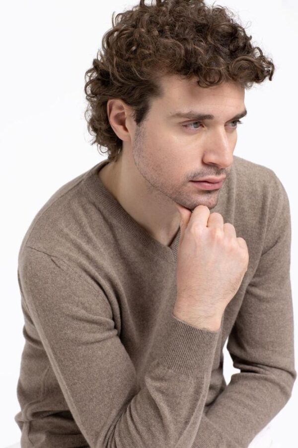 Luxury V-Neck Sweater in New Cashmere – Timeless Versatility - Image 5